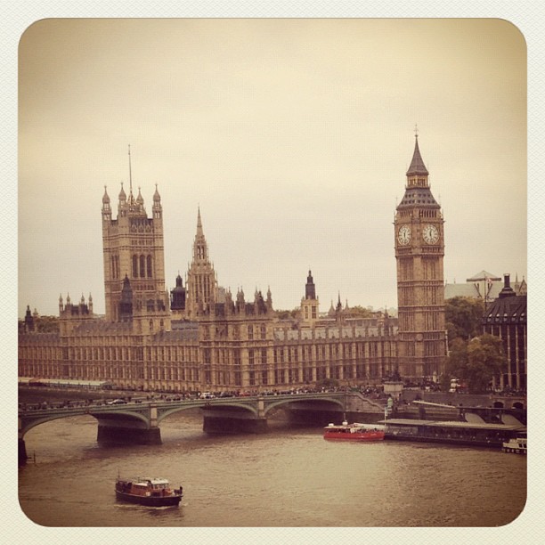 Sepia color picture of the Houses of Parliament with Elisabeth tower