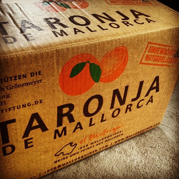 A cardboard box with some printed oranges and the text "Taronja de Mallorca"