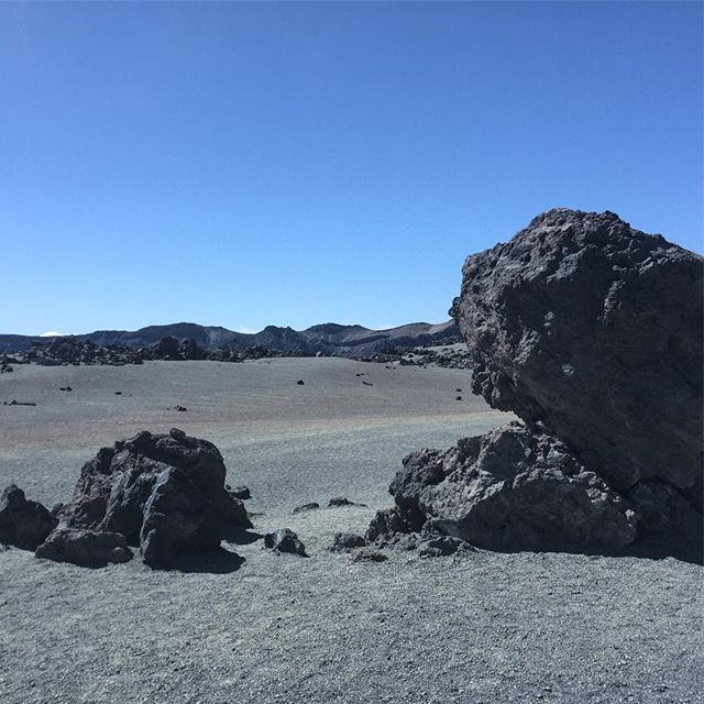 Empty moon-like landscape with big boulders in the front