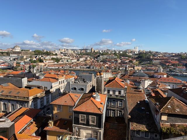 Photo of the cityscape of Porto. Lots of tiny houses in narrow alleyways.